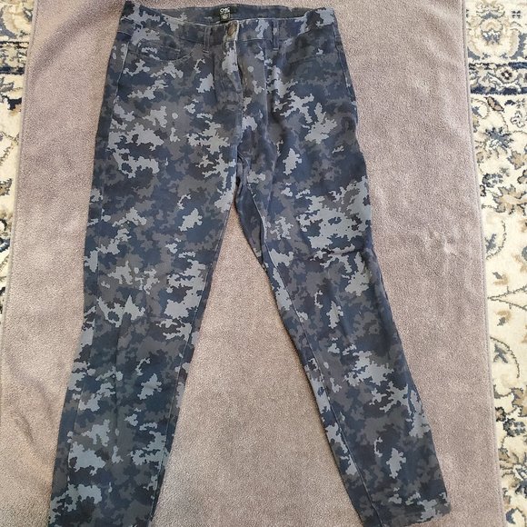 JACOB pants; blue camo size 6 - Picture 1 of 3